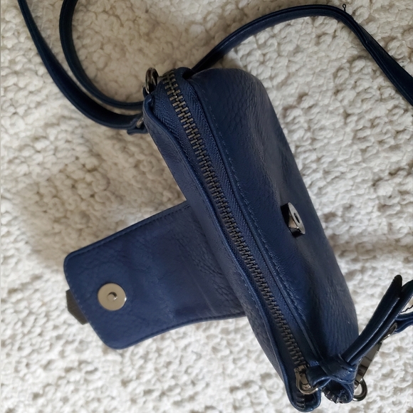 Charming Charlie Crossbody Bag - Picture 7 of 9